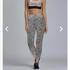 Black line ultra reflective legging silver